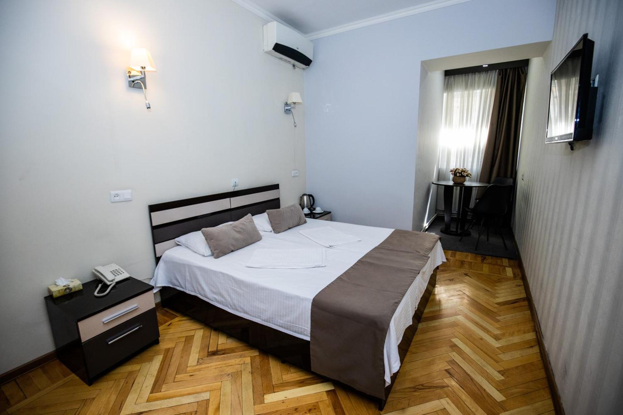Yereone Hotel Apartment Yerevan Ngoại thất bức ảnh