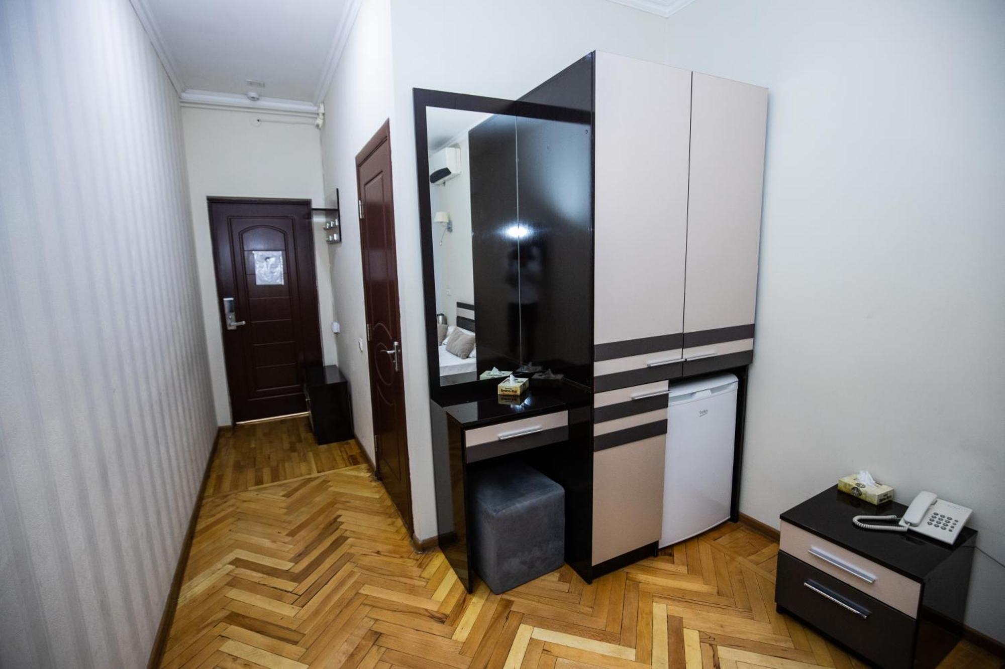 Yereone Hotel Apartment Yerevan Ngoại thất bức ảnh