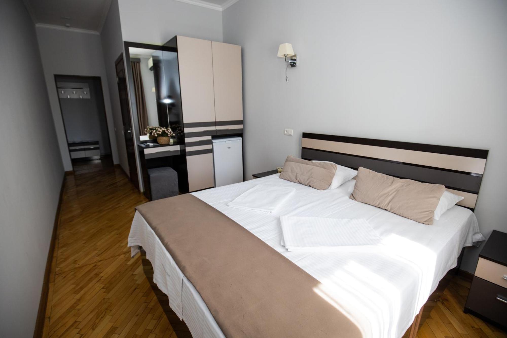 Yereone Hotel Apartment Yerevan Ngoại thất bức ảnh