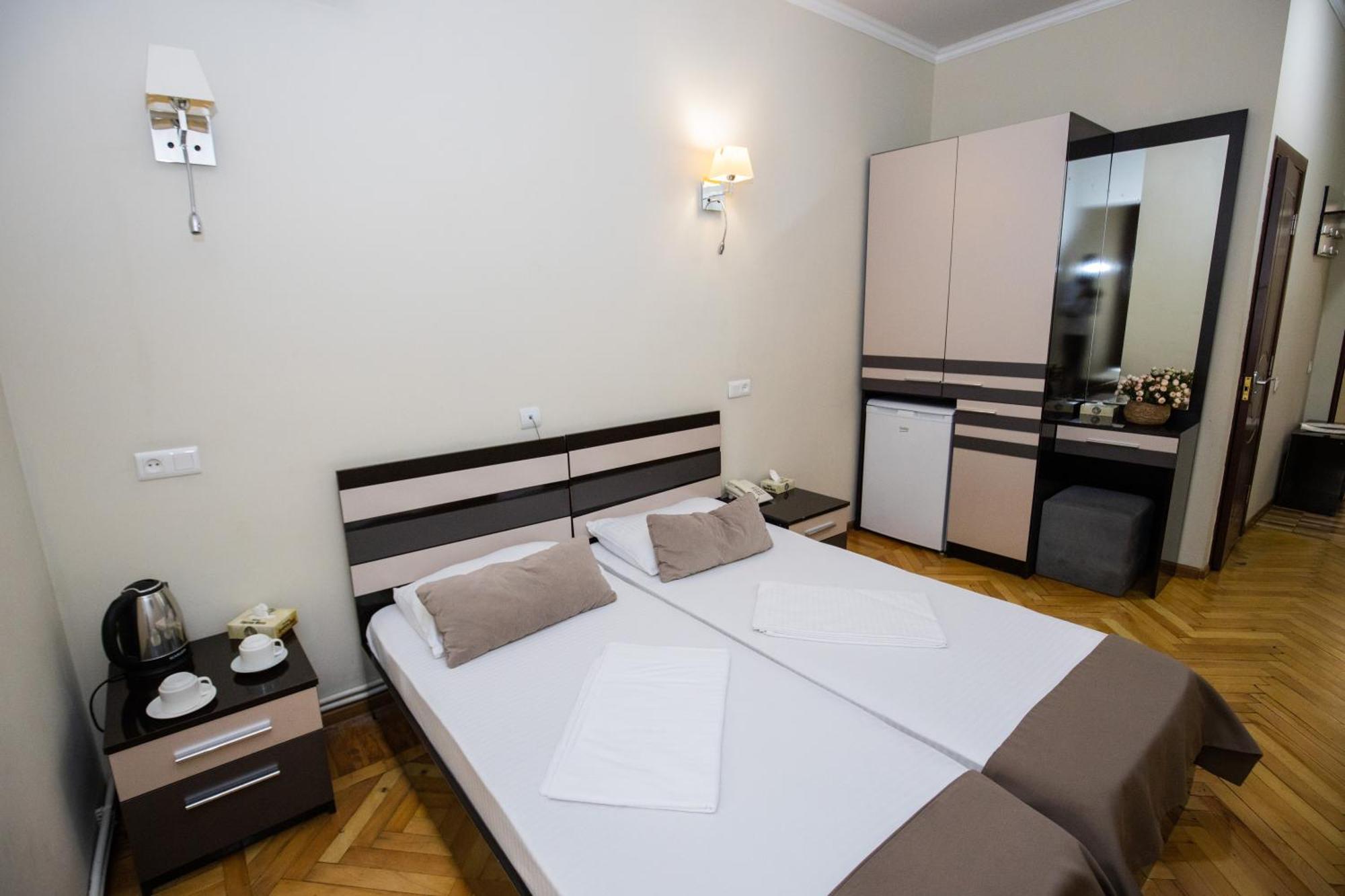 Yereone Hotel Apartment Yerevan Ngoại thất bức ảnh